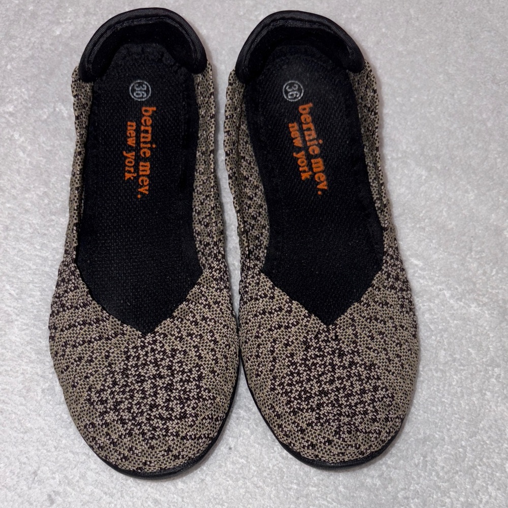 bernie mev catwalk Women's Black and Cream Flats size 36 women’s 5.5